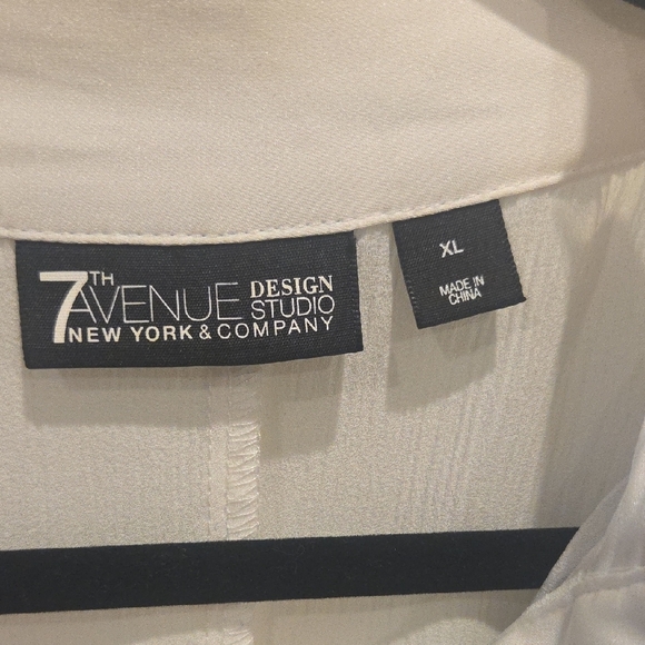 Sleeveless Cream Blouse with Black Lace Trim - Zara - Picture 2 of 3